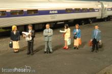Bachmann 33110 - Standing Platform Passengers - HO Scale