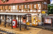 Pola 331745 - Bahnhofs-Zubehör