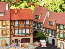 Pola 331769 - Fachwerkhaus mit Schaufenster, Reliefmodell