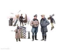 ICM 48086 - 1:48 WWII German Luftwaffe Pilots and Ground Personnel in Winter Uniform