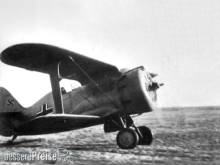 ICM 48094 - 1:48 I-153 with Luftwaffe Pilots and Ground Personnel