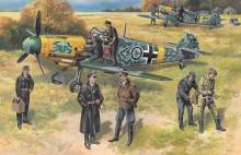 ICM 48803 - 1:48 Bf 109F-2 with German Pilots and Ground Personnel
