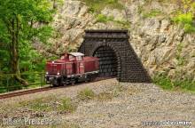 Kibri 36900 - Spur Z Tunnelportale mit Röhre, eingleisig, 2 Stück