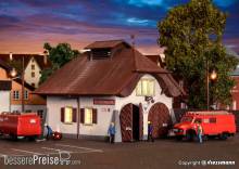 Kibri 38032 - Spur H0 Ländliche Feuerwache inkl. Hausbeleuchtungs- Startset, Funktionsbausatz