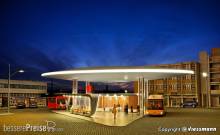 Kibri 39006 - H0 Moderner Busbahnhof Hauptgebäude mit einer Haltestation inkl. LED-Beleuchtung