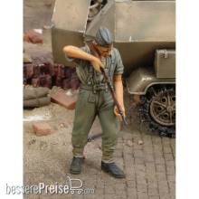 Royal Model RM177 - German soldier cleaning rifle-WWII