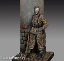 Royal Model RM800 - Waffen SS Grenadier with rifle (75mm)