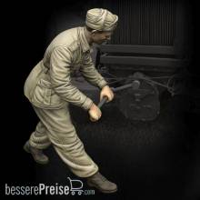 Royal Model RM811 - Italian infantry cranking up