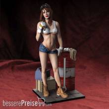 Royal Model RM858 - Garage girl (75mm)