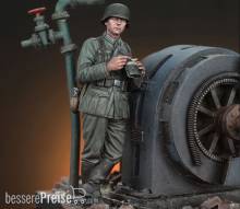Royal Model RM972 - German infantry soldier eating - WWII