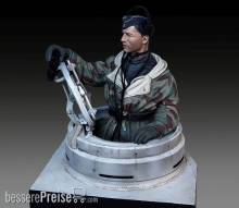 Royal Model RM975 - German tanker in winter dress with Tiger I Early cupola