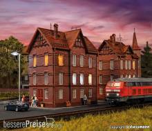 Vollmer 43806 - Eisenbahner-Wohnhaus mit First