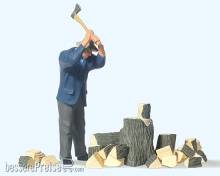 Preiser 45090 - LGB Bauer Holz hackend