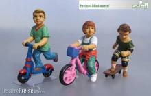 Prehm-Miniaturen 500112 - 3 Kinder mit Skateboard, Dreirad und Roller