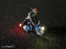 Schönwitz 50132 - Fahrrad mit LED Beleuchtung N - Fahrer mit Schal