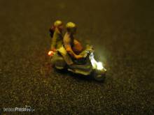Schönwitz 50137 - Motorroller Roller mit LED Beleuchtung N - Pärchen