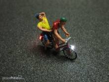 Schönwitz 50225 - Fahrrad mit LED Beleuchtung H0 - zwei Personen