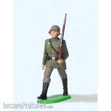 Preiser 56053 - 1:25 Wehrm. Soldat im Marsch