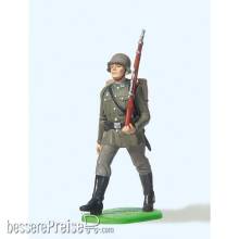 Preiser 56054 - 1:25 Wehrm. Soldat im Marsch