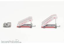 Herpa 571005 - Qantas historic passenger stairs (2) with tractor (1)