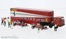 Brekina 58575 - Fiat 691 T Renntransport-SZ Set, Ferrari, mit 2 Ferrari 312 T2 F1 und 6 Figuren, 1977