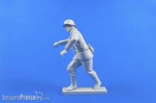 CMK 129-F48309 - German WWII Motocycle Rider (pushing his machine)for Tamiya BMW kit in 1:48