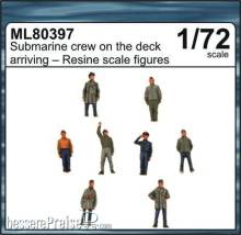CMK 129-ML80397 - Submarine crew on the deck arriving