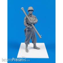 CMK 129-F35284 - II US Army Soldier with Bazooka M1A2 (Anzio 1944) in 1:35