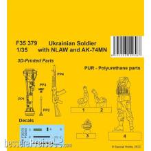 CMK 129-F35379 - 1:35 Ukranian Soldier with NLAW and AK-74MN