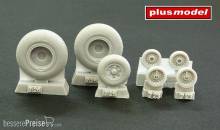 Plus model AL7068 - 1:72 B-24 Liberator wheels with diamond tread