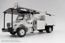 Diecast Masters 71104 - Freightliner M2-106 with Altec LR8 Landscape Body