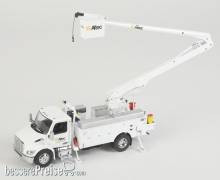Diecast Masters 71105 - Peterbilt 536 w. Altec AA55 Aerial 536 w. Altec AA55 Aerial - White