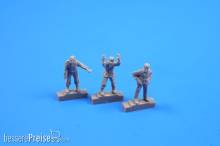 CMK 129-F72283 - Werner v.Braun with his inspection team watching an A4/V2 rocket launch(3 Figures) in 1:72