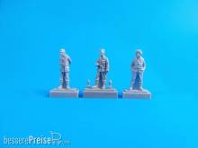 CMK 129-F72326 - Barracuda Crew Members-Standing (3 fig.) in 1:72