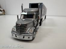 Diecast Masters 85769 - Tractor & 53 Cargo Van Trailer
