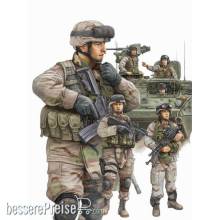 Trumpeter 00424 - 1:35 Modern U.S. Army Armor Crewman & Infantry