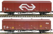Exact-Train EX20822 - 2-er Set gedeckter Güterwagen NS Hbis Nr. 21 RIV 84 NS 225 4 275-1, 3 Sicken, braun, gross NS Logo, Aufschrift ´Köln Eifeltor´ und NS Hbis Nr. 01 EUROP 84 NS 225 4 183-1