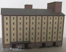 Modellbau Laffont H1821 - Großes Hafenspeicher-Gebäude mit Ziegelfassade dunkelviolett