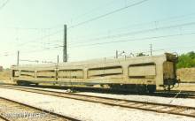 Electrotren HE4043 - RENFE, 4-achs. Autotransportwagen der Gattung DDMA, weiße Farbgebung mit seitl. Schutzgittern, Ep. V
