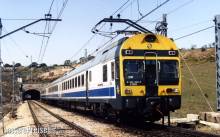 Arnold HN2618 - RENFE, elektrischer Triebzug der Reihe 444, Triebzug 444-011 in blau-weißer Farbgebung, Epoche V