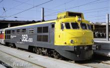 Arnold HN2674 - RENFE, Diesellokomotive 352-003 „Virgen del Perpetuo Socorro”, gelb-graue Farbgebung