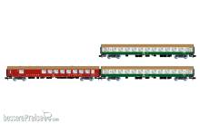 Arnold HN4436 - 3-tlg. Set Reisezugwagen „D242 Paris – Berlin – Warszawa“, bestehend aus 1 x DR WRm130 in roter Farbgebung und 2 x DR Bm in grün-beiger Farbgebung, Ep. IV