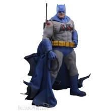 Hot Toys HOT915378 - Batman: The Dark Knight Returns Comic Masterpiece Actionfigur 1/6 Batman (Battle Damaged Version) 32 cm