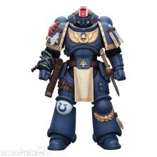 Joy Toy JT02779 - Warhammer 40,000 Actionfigur Ultramarines Titus with Laurels of Victory 13 cm