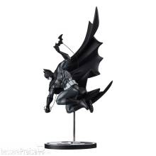 McFarlane Toys MCF30225 - DC Direct Batman Black & White Statue 1/10 Batman by Inhyuk Lee 25 cm