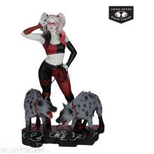 McFarlane Toys MCF30250 - DC Direct Harley Quinn: Red, White & Black Statue 1/10 Harley Quinn by Jenny Frison 19 cm