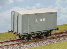 Peco PS07 - LMS 12ton Van