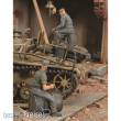 Royal Model RM154 - German crew refuelling tank-2 fig.-WWII