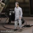 Royal Model RM758 - Soldier spray painting