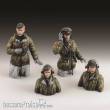 Royal Model RM831 - German tank crew in winter dress - WWII